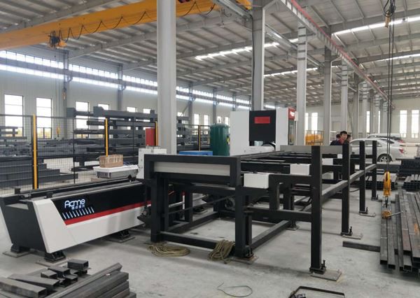 Semi-Automatic Feeding And Discharging Mechanism Metal Tube Laser Cutting Machine