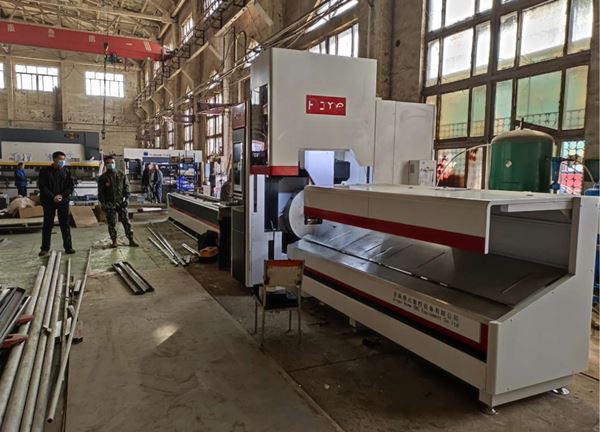 Semi-Automatic Feeding And Discharging Mechanism Metal Tube Laser Cutting Machine